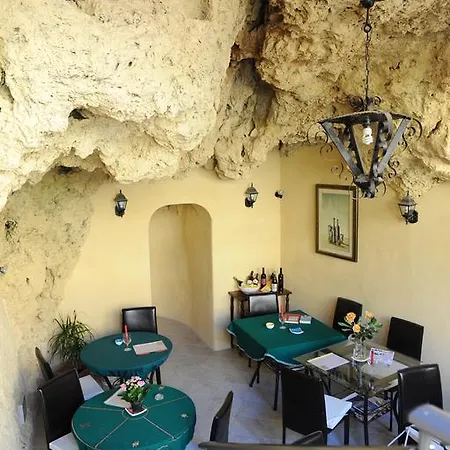 Montevergini Centro Barocco Bed & Breakfast 3*