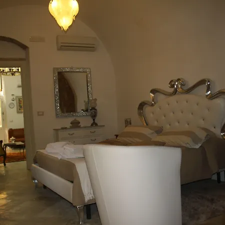 Bed & Breakfast Montevergini B&B Centro Barocco 3*