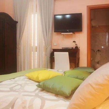 Bed & Breakfast Montevergini B&B Centro Barocco 3*