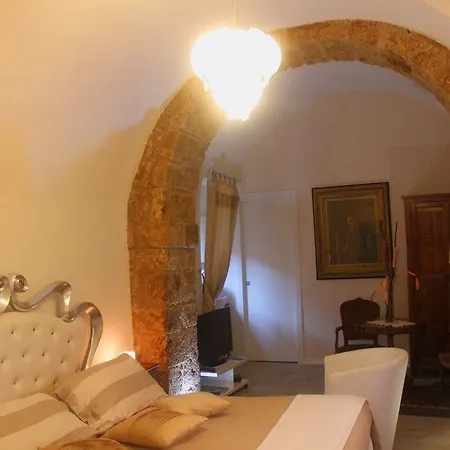 Montevergini B&B Centro Barocco 3*