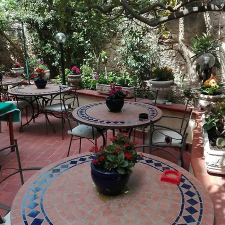 Montevergini B&B Centro Barocco